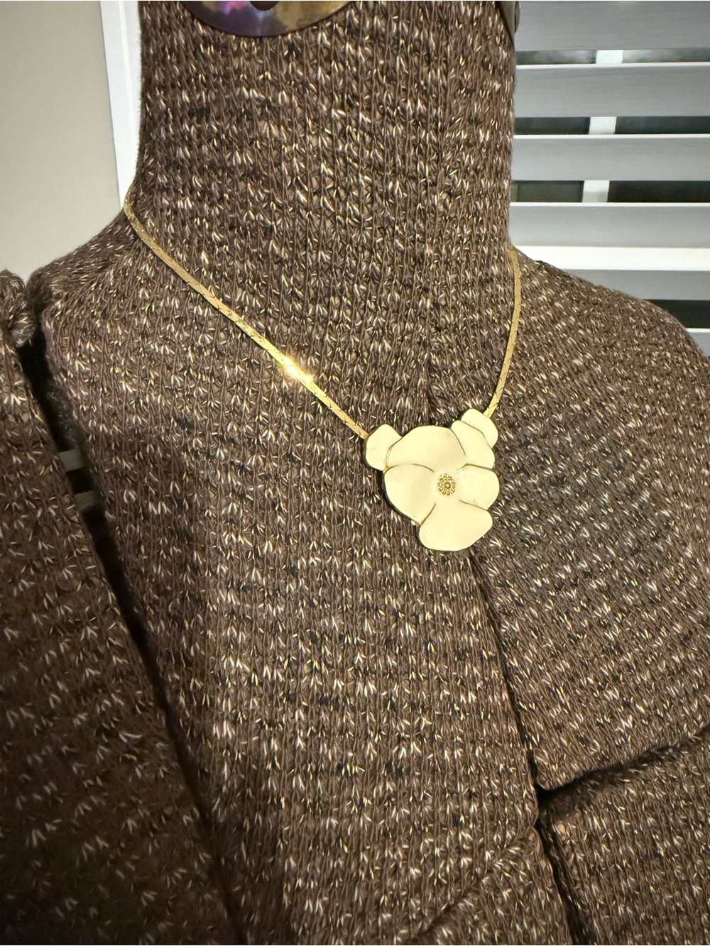 Gold Flower Vintage Pendant Necklace - Women Jewelry